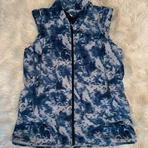 Lululemon light speed vest, size 8.